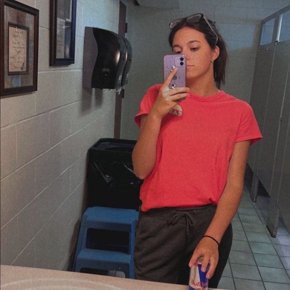 Meet your Posher, Rae - Picture 1 of 1